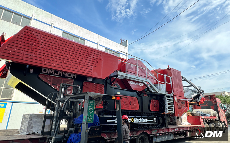 东蒙重工 DMJ 140H 履带移动颚式破碎站交付落地：双动力硬岩装备的实战答卷